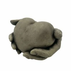 Das Herz In Den Händen - Antikgrauer Stein - Cordis Manu -Pflanztöpfe Verkaufsgeschäft das herz in den haenden antikgrauer stein cordis manu4