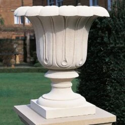 Große Steinvase Historisch - Lady Gardener