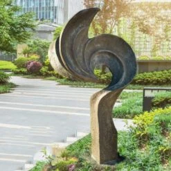 Moderne XXL Gartenplastik Aus Steinguss In Antikgrün - Nijinsky