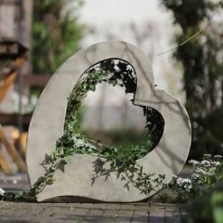 Schönes Deko Stein Herz Als Pflanzgefäß - Figaro