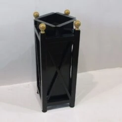 Schwarzer Metall Pflanzkübel Mit Goldenen Finals - Libro Boma -Pflanztöpfe Verkaufsgeschäft schwarzer metall pflanzkuebel mit goldenen finals libro boma3