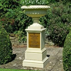 Stein Gartenamphore Mit Sockel Und Inschrift - Cuthred Park