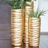 XXL Indoor Pflanzvase Mit Einsatz - Polystone - Gold - Rund - Exotische Rillen - Djuma -Pflanztöpfe Verkaufsgeschäft xxl indoor pflanzvase mit einsatz polystone gold rund exotische rillen djuma